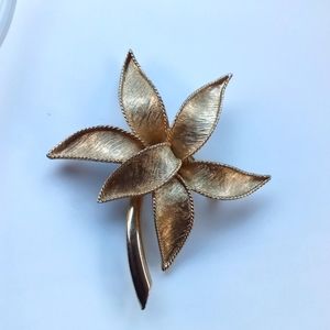 Vintage EMMONS signed flower brooch jewelry